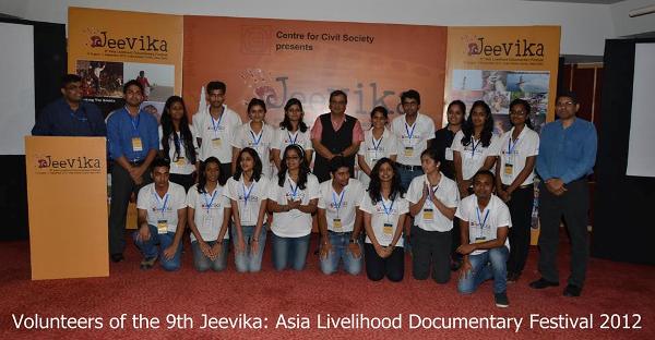 Jeevika volunteers with Subhash Ghai